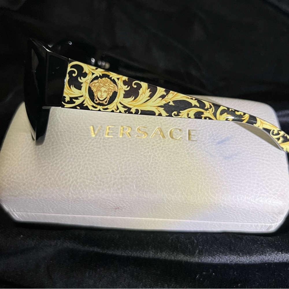 Authentic VERSACE Black Sunglasses Yellow Baroque Medusa 4230